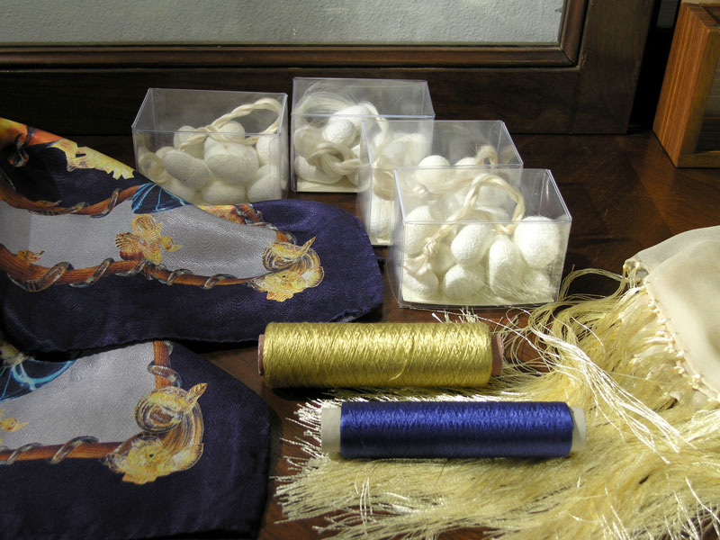 High quality silk products + silk yarns in the Museo Didattico della Seta in Como