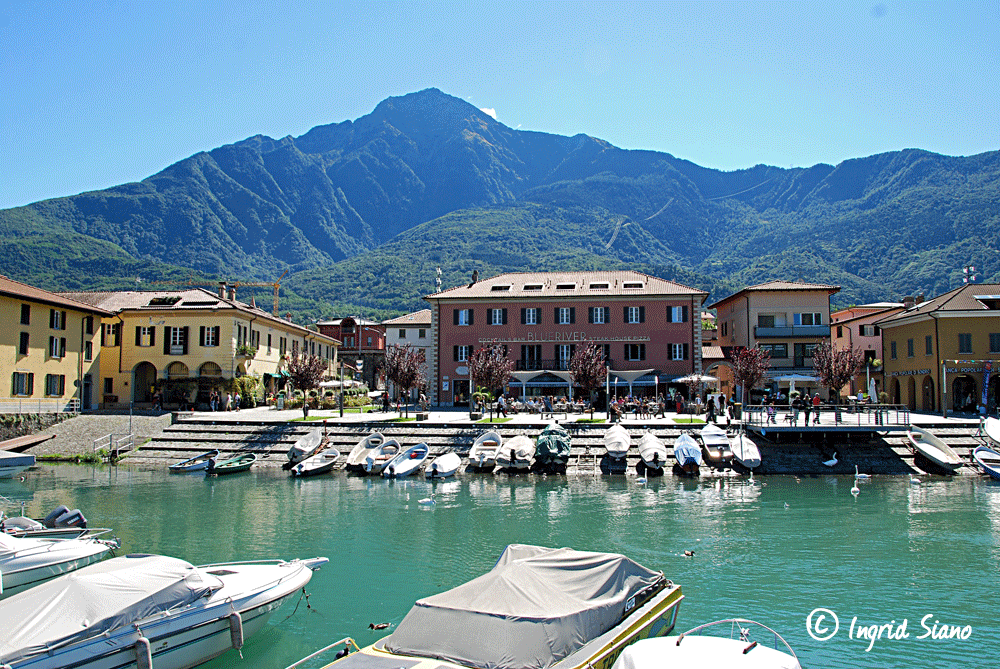 Der Hafen von Colico am Comer See aus dem 19. Jahrhundert