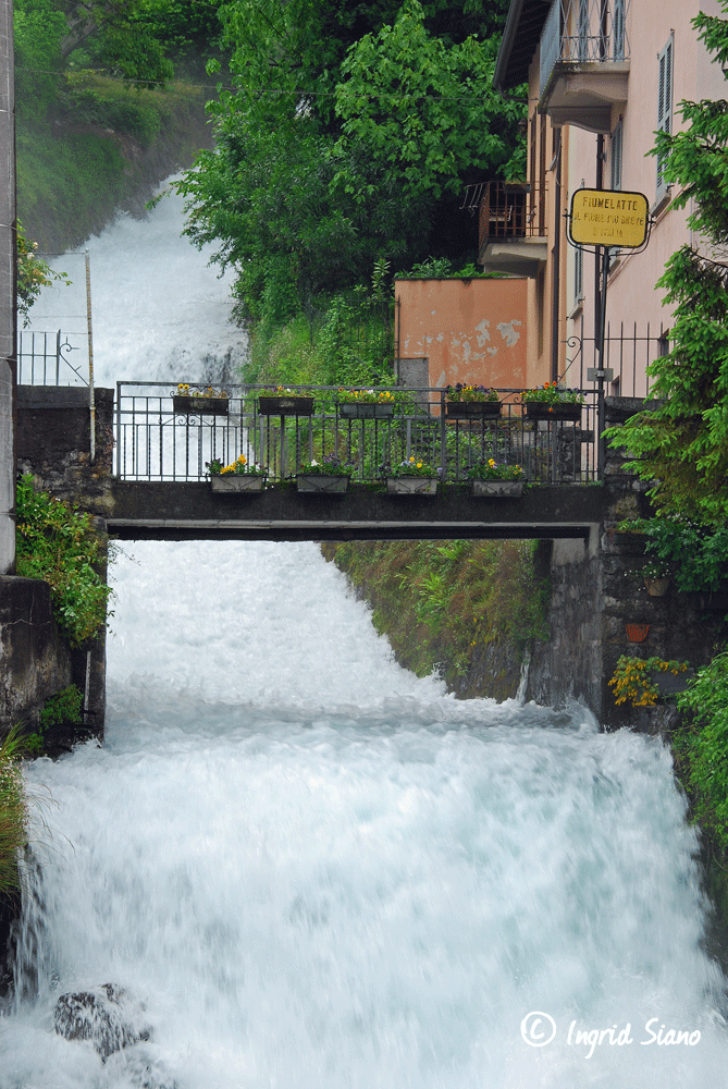 The milk flow Fiumelatte on Lake Como is only 250 meters long