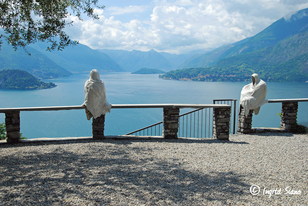 Gespenster blicken vom Castello di Vezio herab auf den Comer See