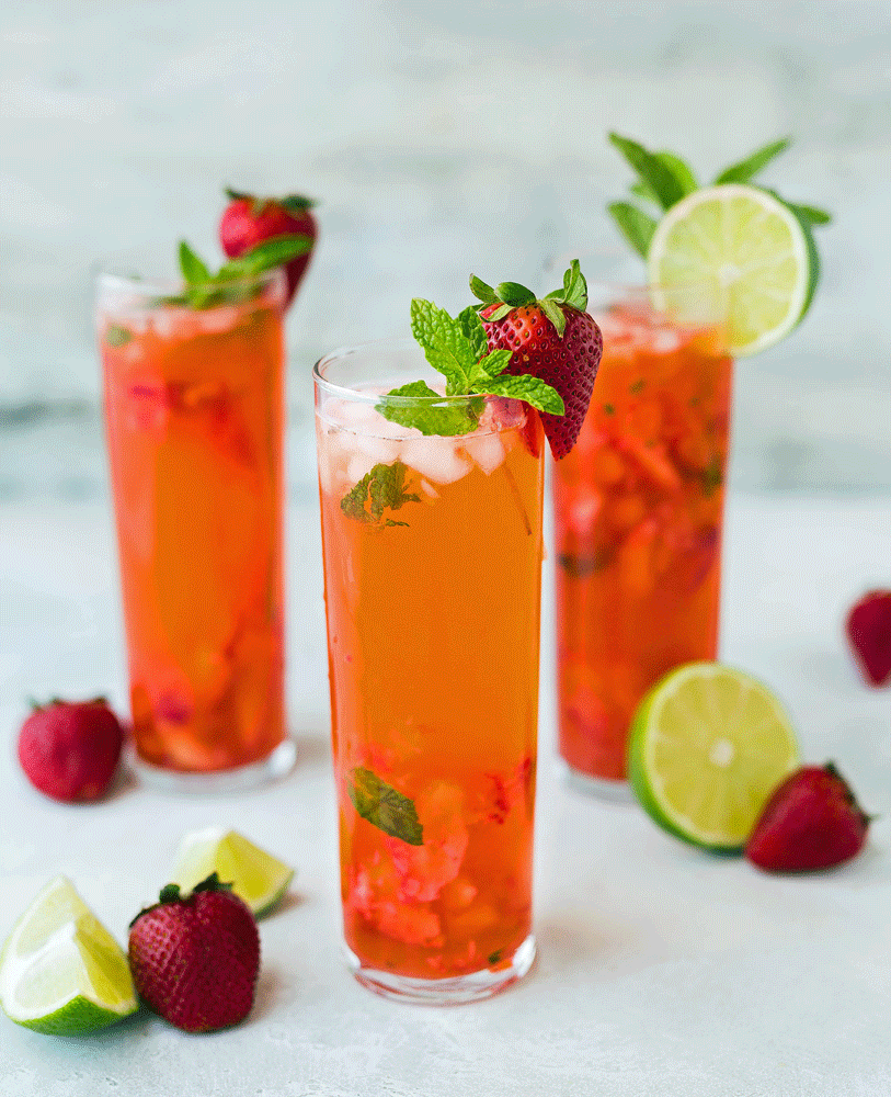 Happy Hour am Comer See: Strawberry Ice Cocktail Happy Hour am Comer See: Strawberry Ice Cocktail