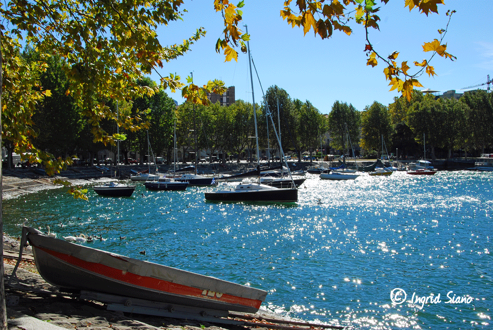 Bucht mit Seeuferpromenade in Lecco am Comer See