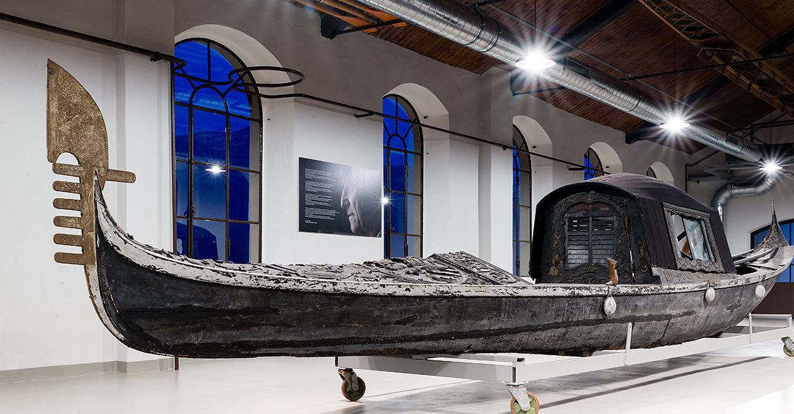 The oldest and best preserved Venetian gondola in the world is located in the Museo Barca Lariana on Lake Como