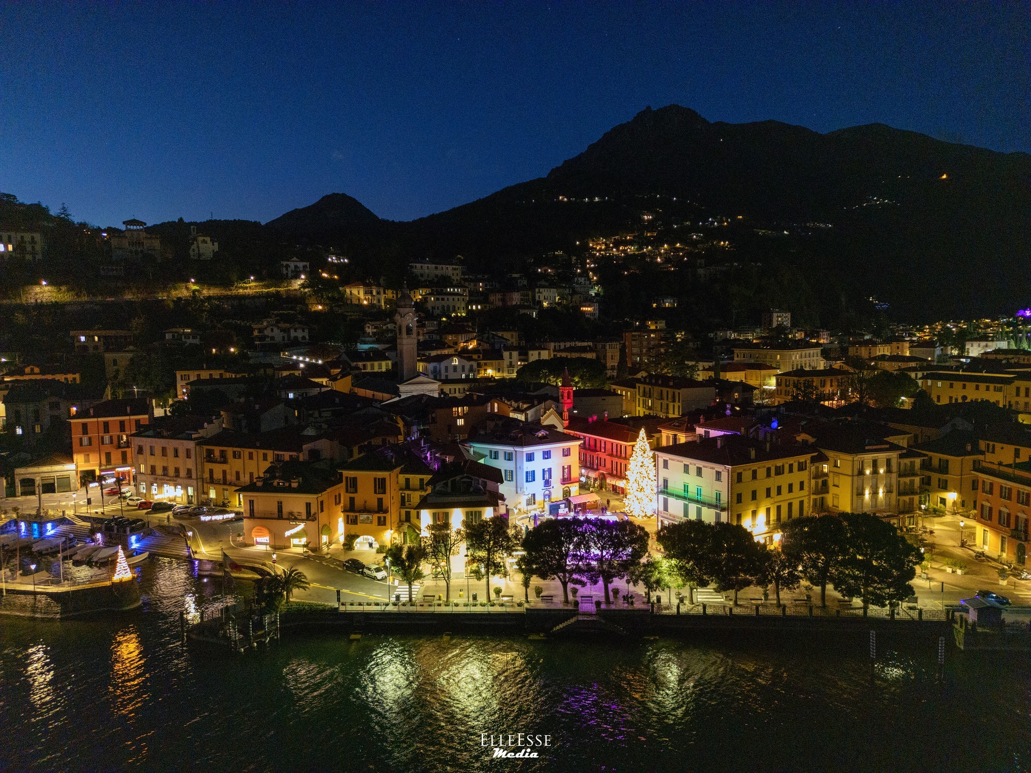 Weihnachtsmarkt + Eisbahn in Menaggio am Comer See 2023